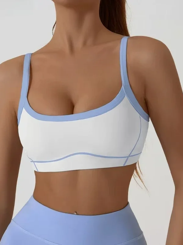 Stylish Women's Yoga Bra with Detachable Pads & Breathable Design
