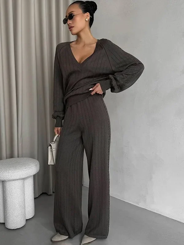 Chic Women's Knitted Sweater Pant Set - V-Neck & Pockets