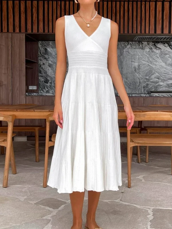 Elegant A-Line Pleated Long Dress for Modern Women