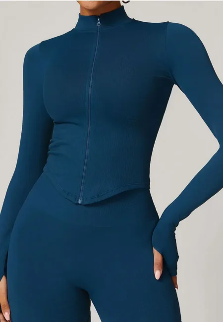 Luxurious Long Sleeve Zipper Crop Top for Active Women