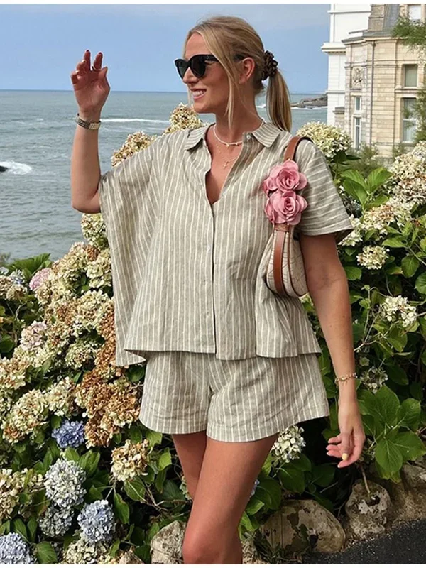 Chic Striped Women's Two-Piece Shorts Set for Effortless Style