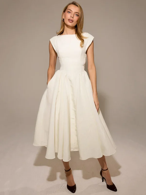 Elegant White Backless A-line Maxi Dress for Chic Occasions