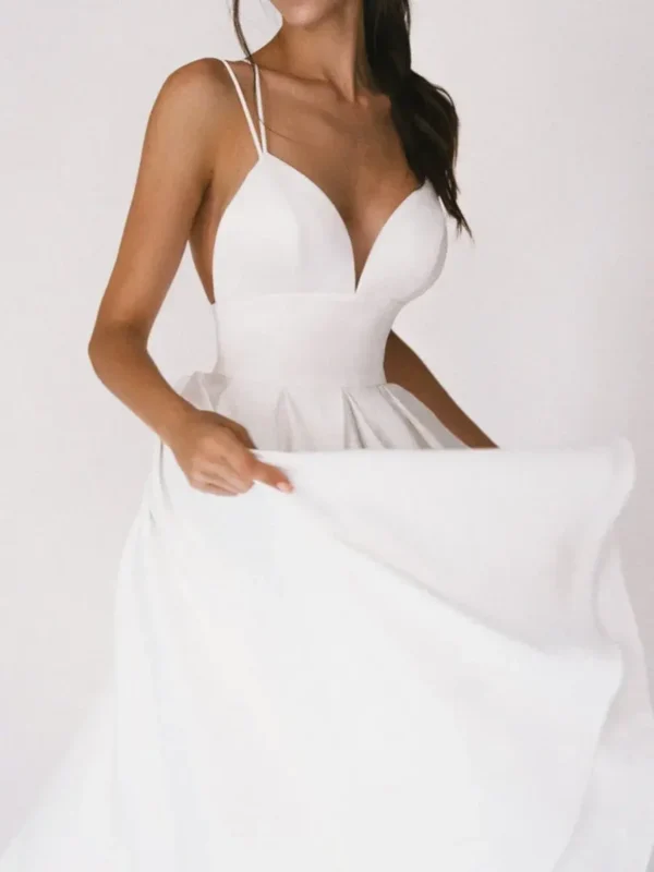 Elegant Strappy V-neck Dress  Solid Party Dress Women Backless and Crisscross Back Design Casual Sweet Cocktail Large Swing