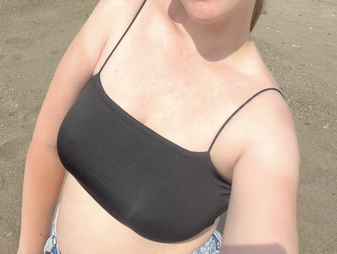 Trendy Women's Sleeveless Cotton Crop Top for Summer Vibes photo review