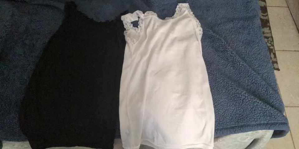 Luxe Sleeveless Lace Tank Top for Effortless Summer Style photo review