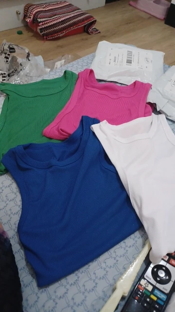 Ribbed Off-Shoulder Tank Top - Stylish Summer Casual Wear photo review