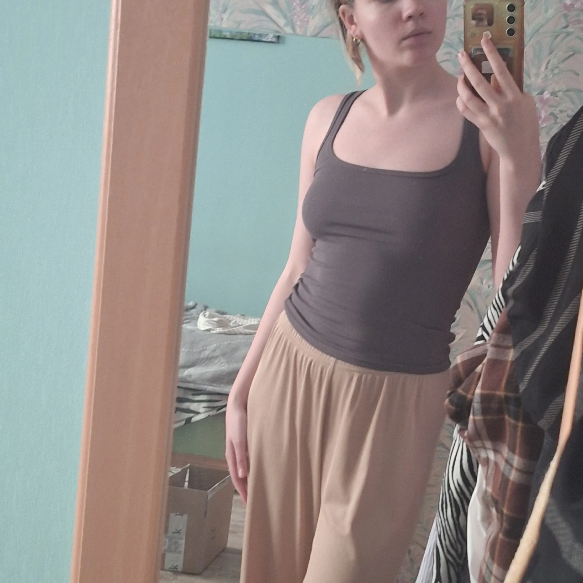 Sleek Women’s Square Neck Tank Top for Effortless Style photo review