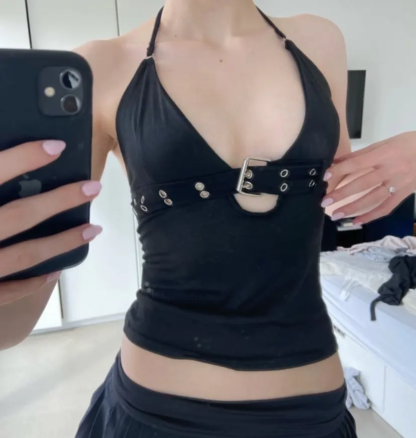 Chic Black Backless Bandage Crop Top for Summer Vibes photo review