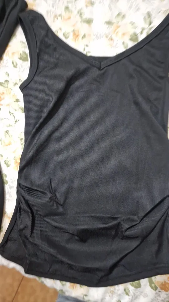 Trendy V-Neck Crop Top for Women - Summer Essential Sleeveless Tee photo review