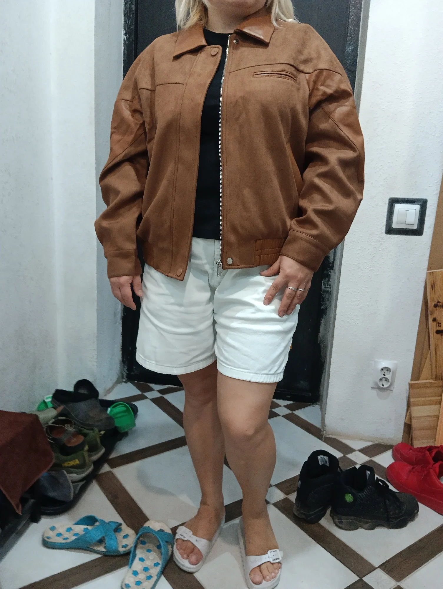 Stylish Suede Leather Jacket for Trendy Autumn Outings photo review