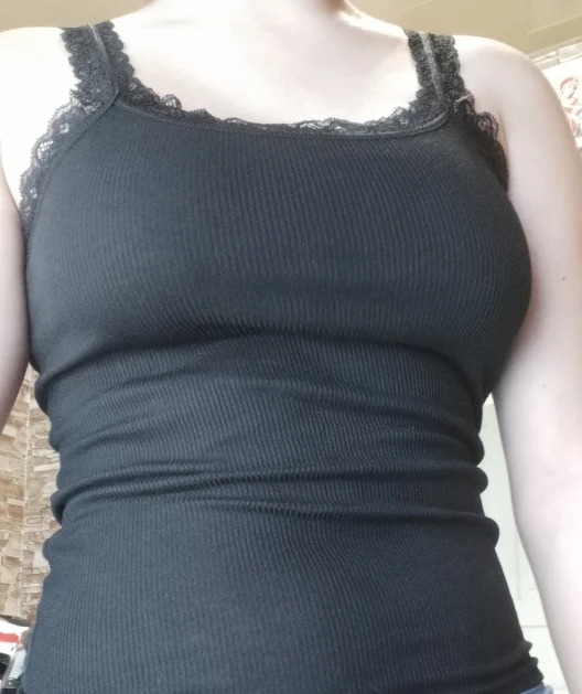 Luxe Sleeveless Lace Tank Top for Effortless Summer Style photo review