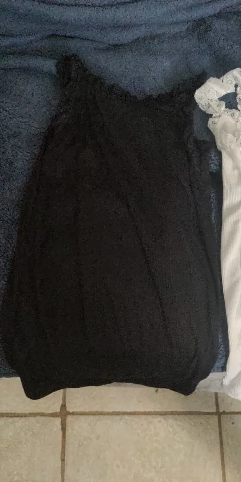 Luxe Sleeveless Lace Tank Top for Effortless Summer Style photo review