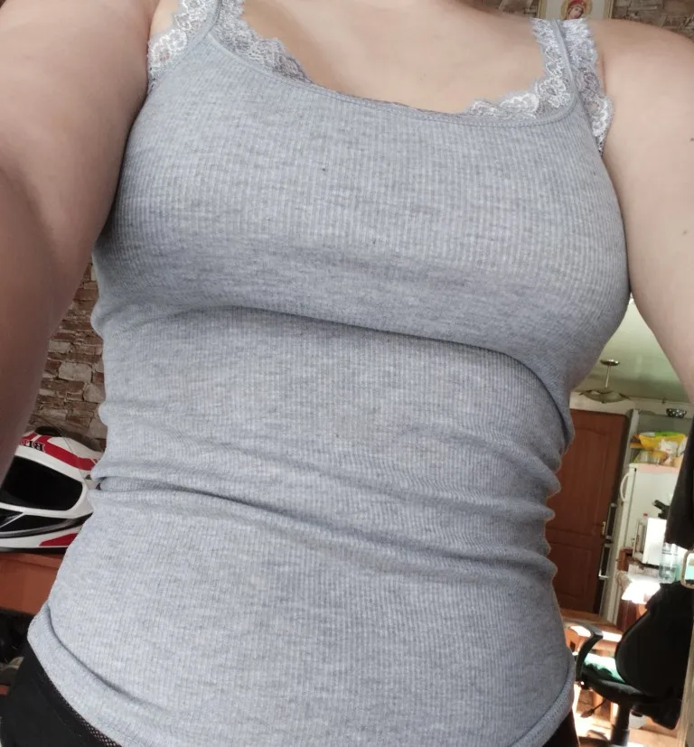 Luxe Sleeveless Lace Tank Top for Effortless Summer Style photo review