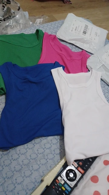 Ribbed Off-Shoulder Tank Top - Stylish Summer Casual Wear photo review