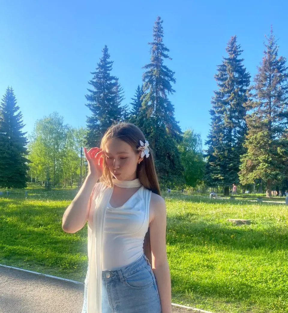 Luxe V-Neck Ribbon Tank Top - Stretch Comfort Summer Essential photo review