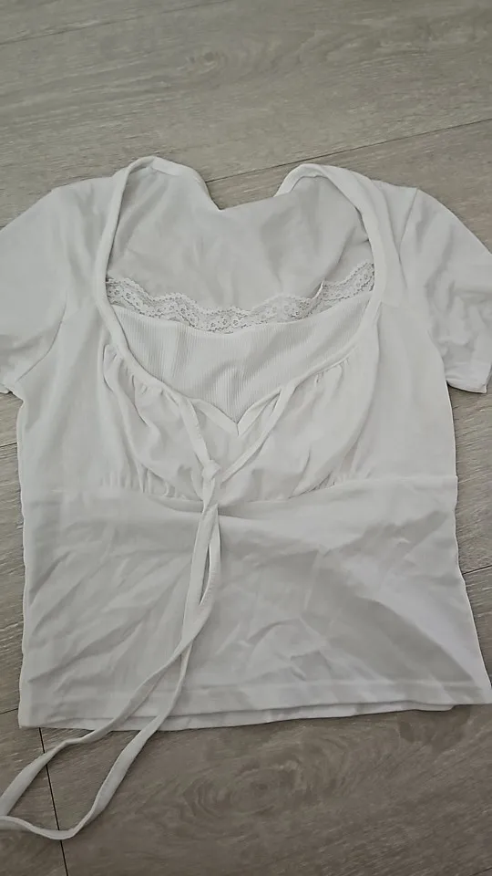 Trendy White Knitted Tee with Patch - Summer Style Essential photo review