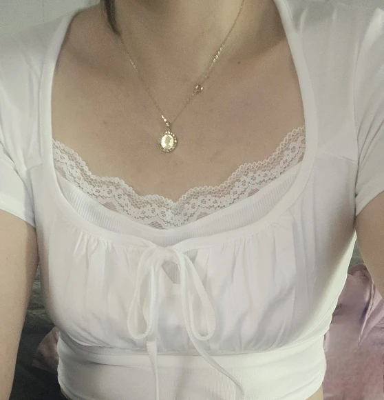 Trendy White Knitted Tee with Patch - Summer Style Essential photo review