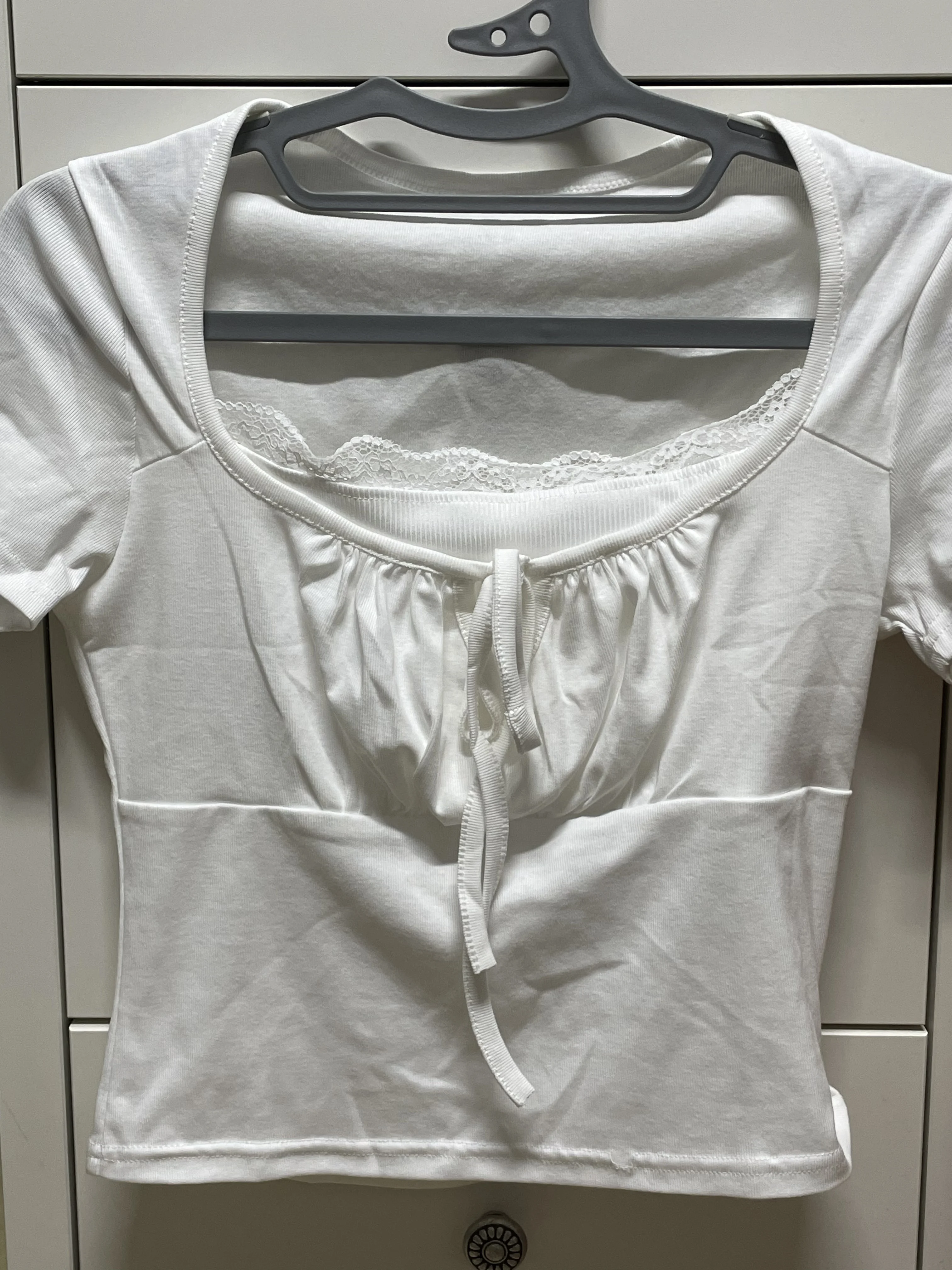 Trendy White Knitted Tee with Patch - Summer Style Essential photo review