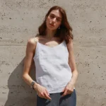 Stylish 100% Linen V-Neck Crop Top for Summer Fun - Image 3