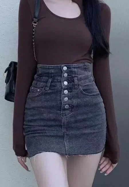 Curve-Hugging High-Waist Denim Skirt. Summer Ready!