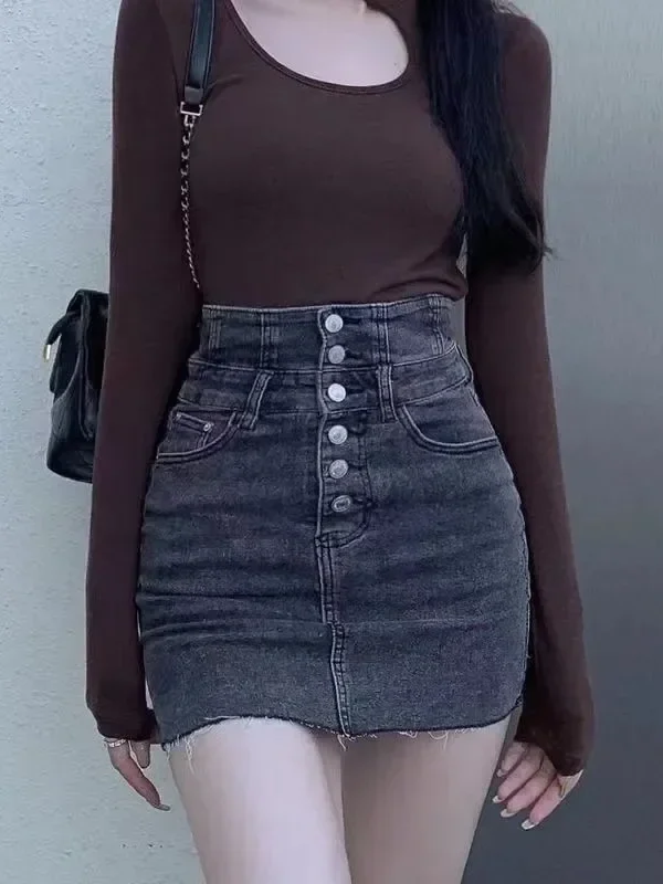Curve-Hugging High-Waist Denim Skirt. Summer Ready!
