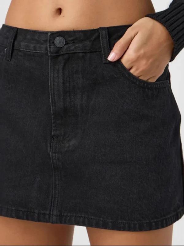 Chic Vintage Denim Mini Skirt for Effortless Summer Style