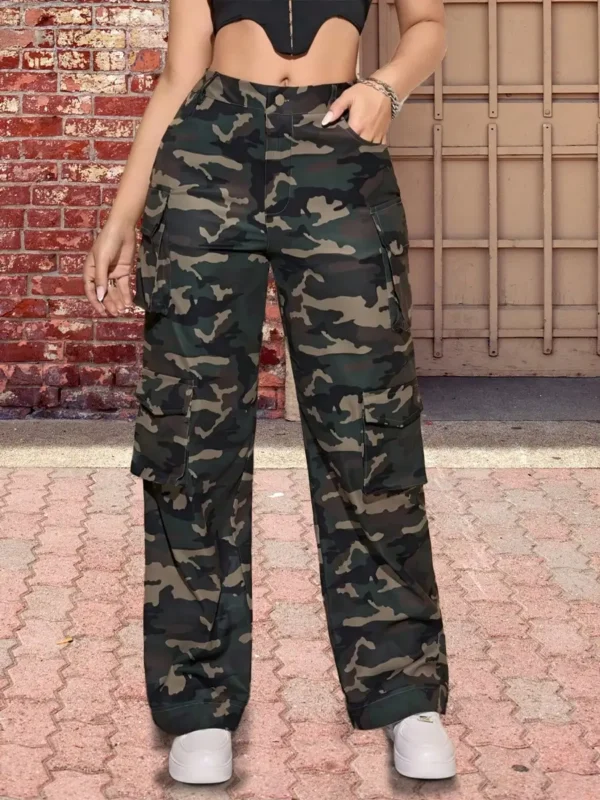High-Waisted Women's Camo Cargo Joggers for All Occasions