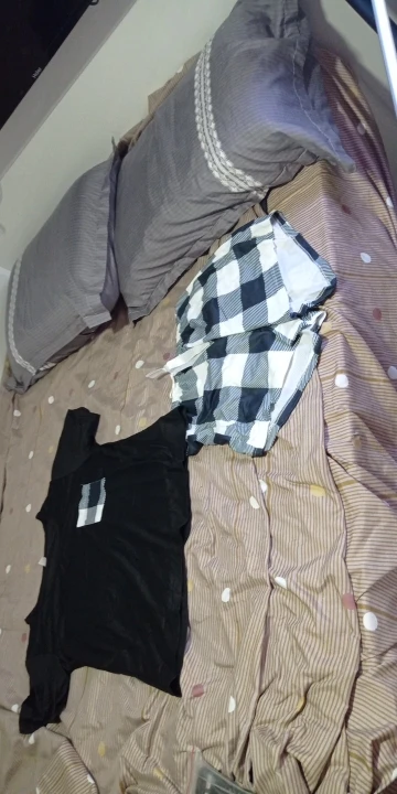 Cozy Black & Plaid Pajama Set for Effortless Relaxation photo review