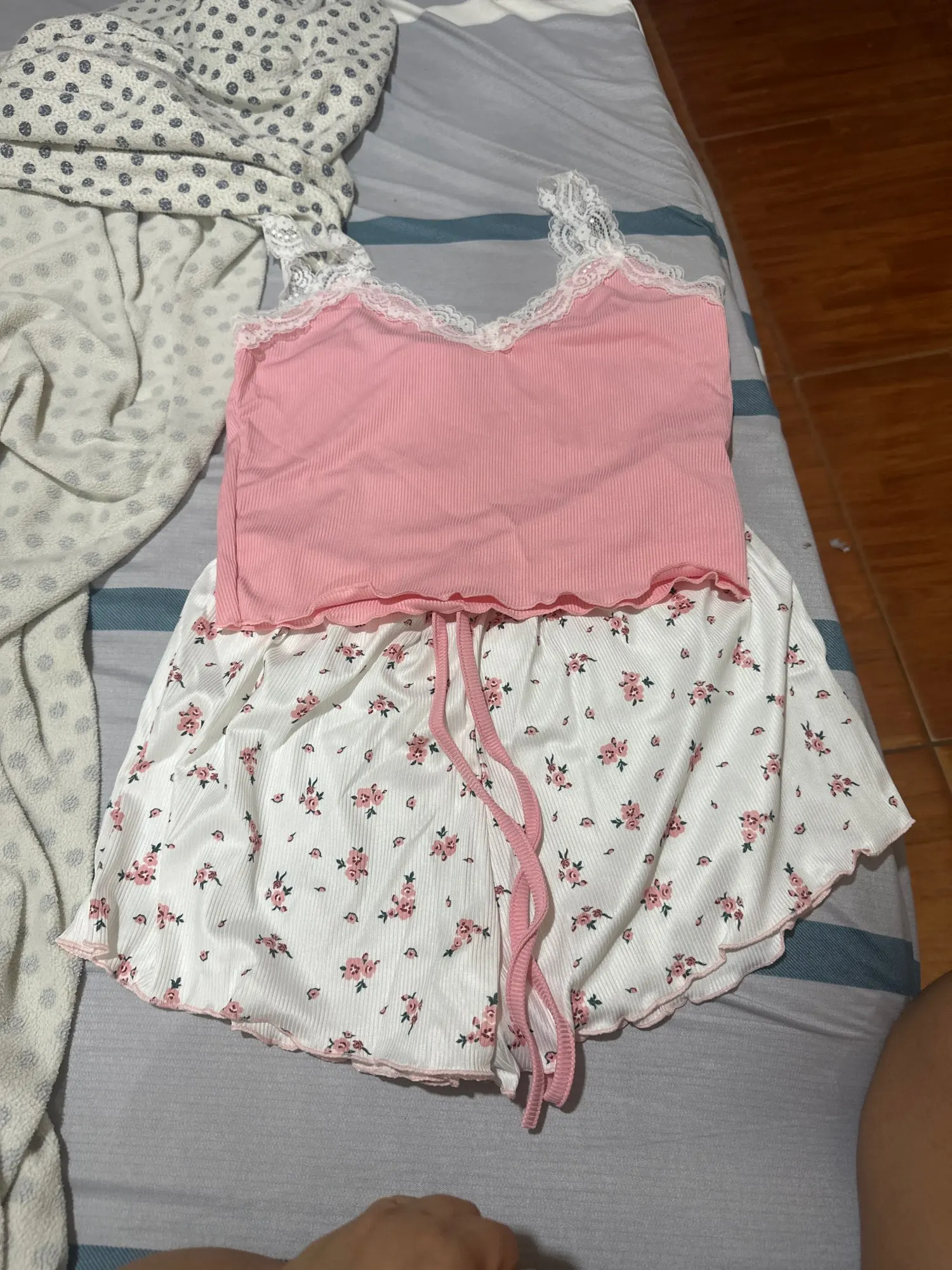 Pink Lace V-Neck Pajama Set: Soft Cami & Shorts Duo photo review