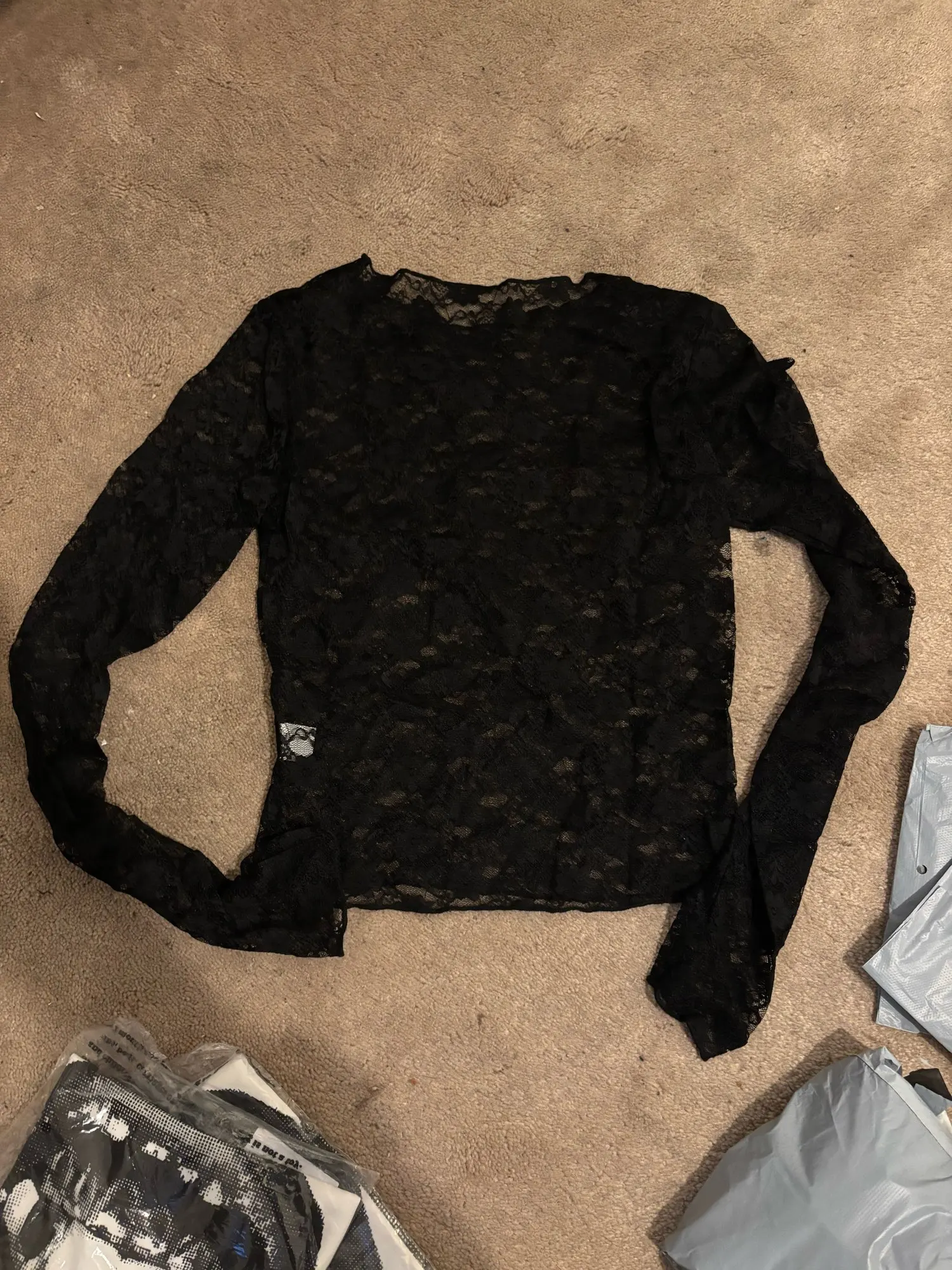 Lace-Trimmed Long Sleeve Crop Top for Unforgettable Nights photo review