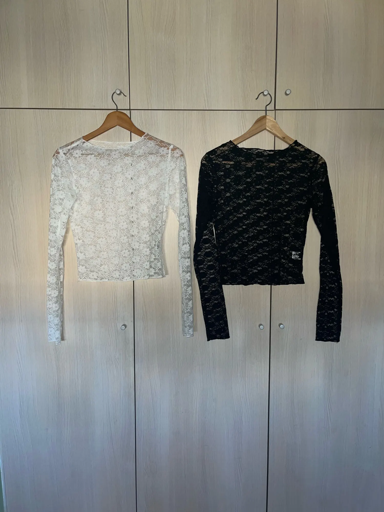Lace-Trimmed Long Sleeve Crop Top for Unforgettable Nights photo review
