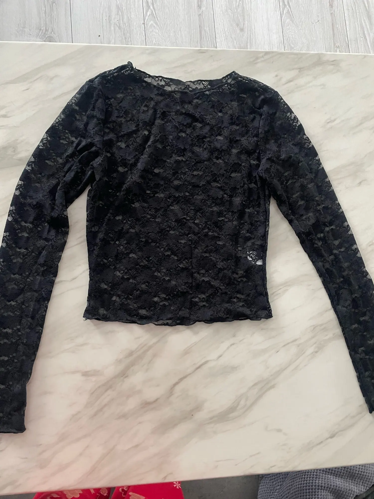 Lace-Trimmed Long Sleeve Crop Top for Unforgettable Nights photo review