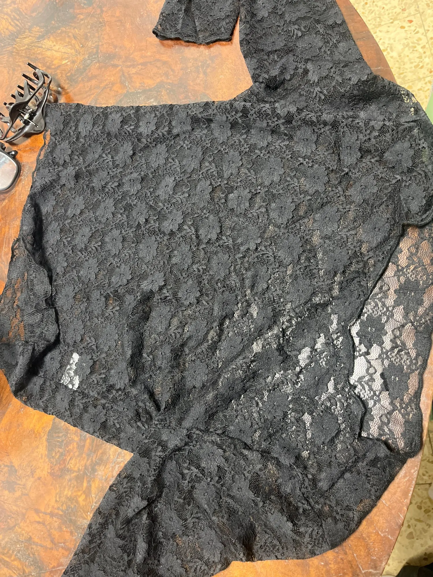 Lace-Trimmed Long Sleeve Crop Top for Unforgettable Nights photo review