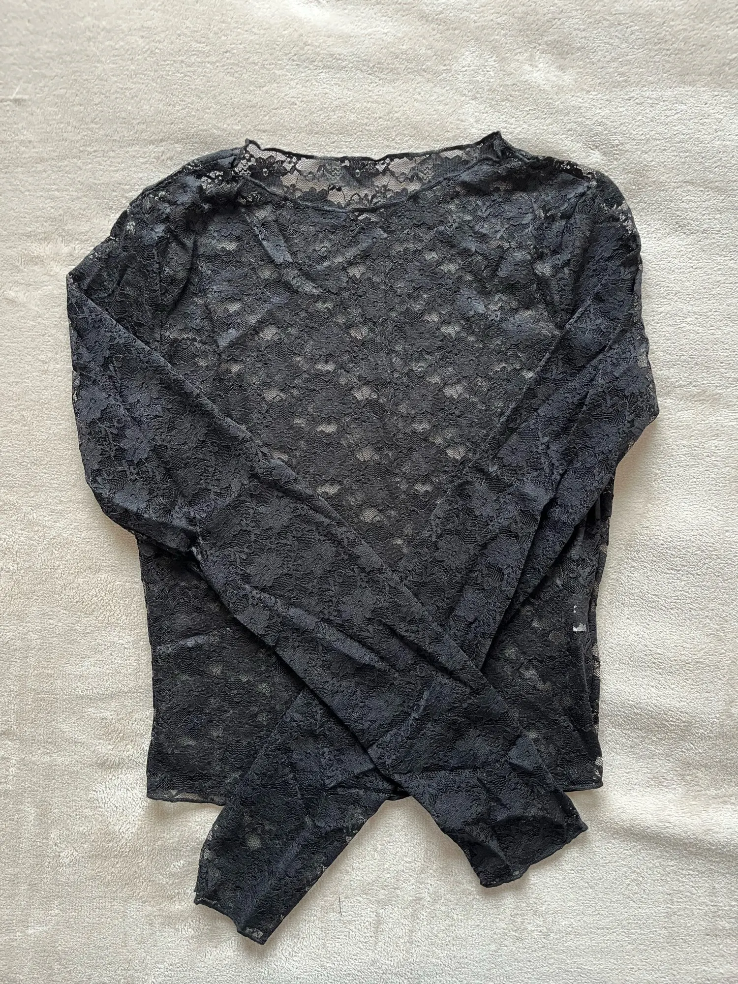 Lace-Trimmed Long Sleeve Crop Top for Unforgettable Nights photo review