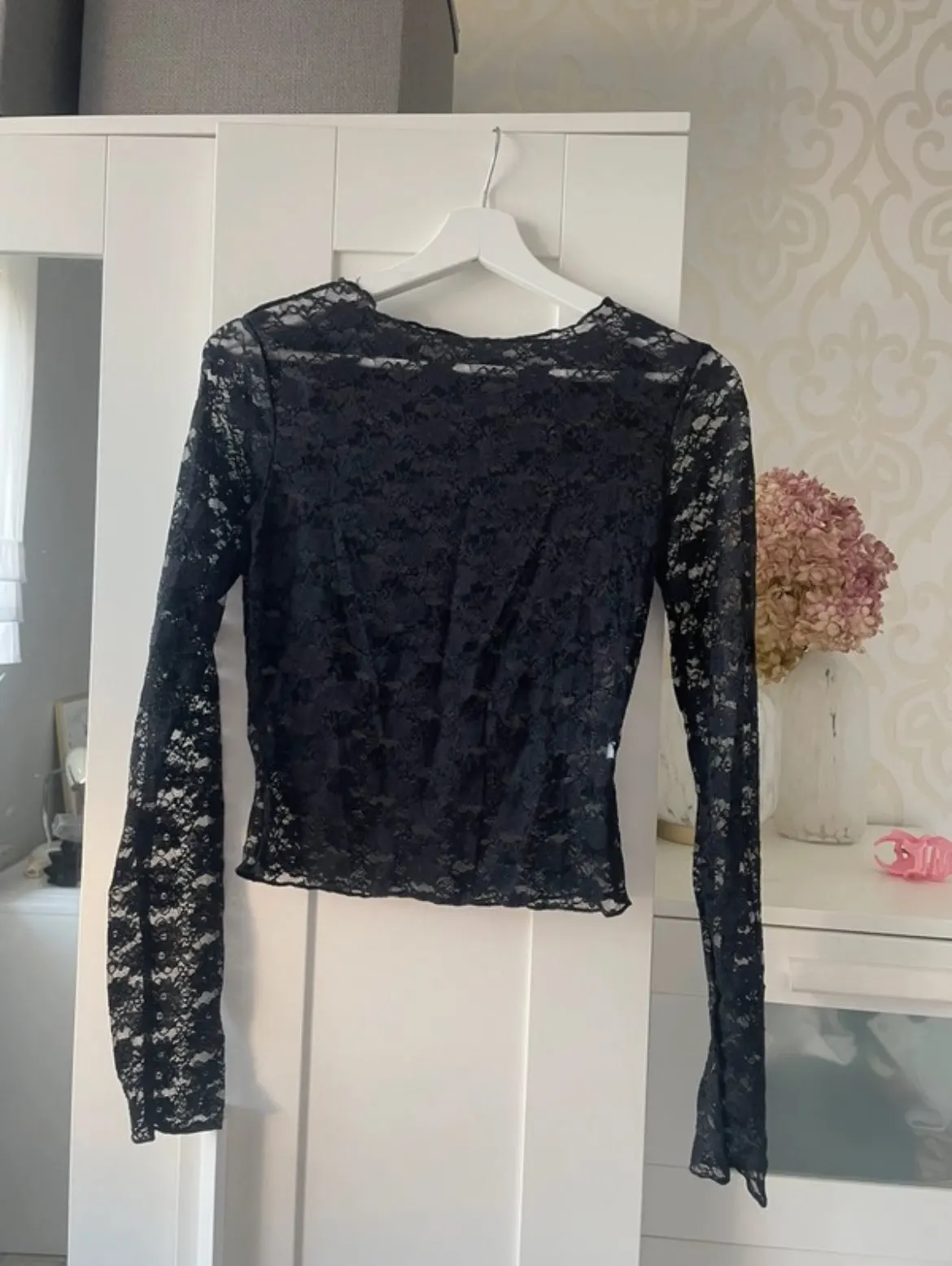 Lace-Trimmed Long Sleeve Crop Top for Unforgettable Nights photo review