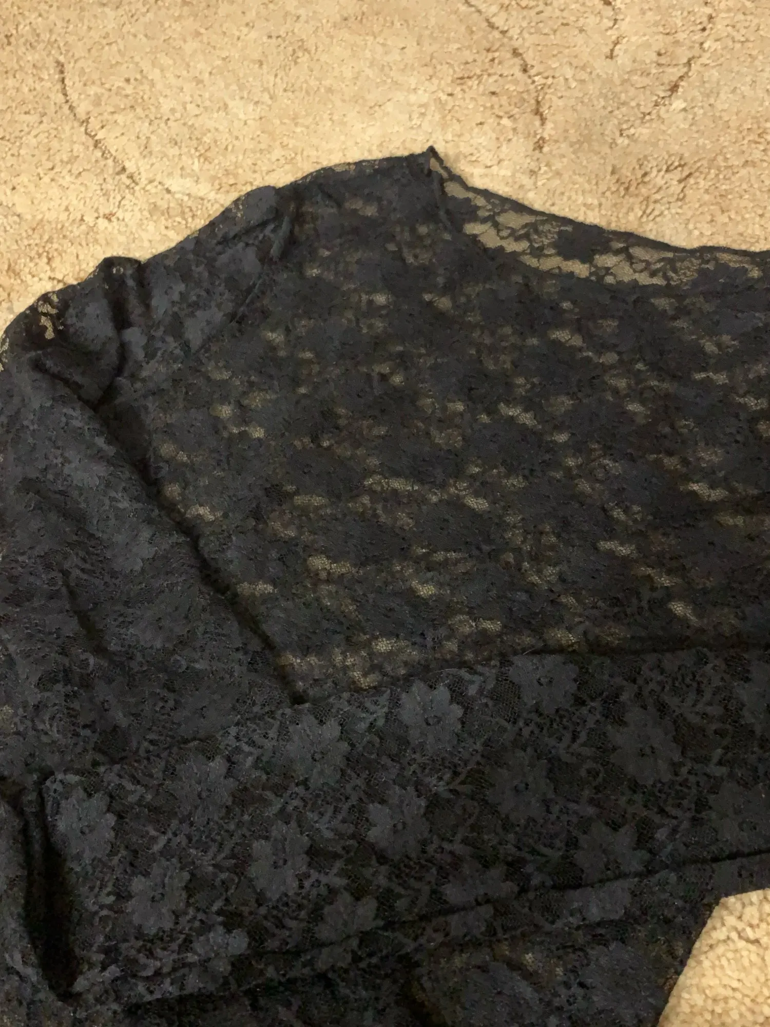 Lace-Trimmed Long Sleeve Crop Top for Unforgettable Nights photo review