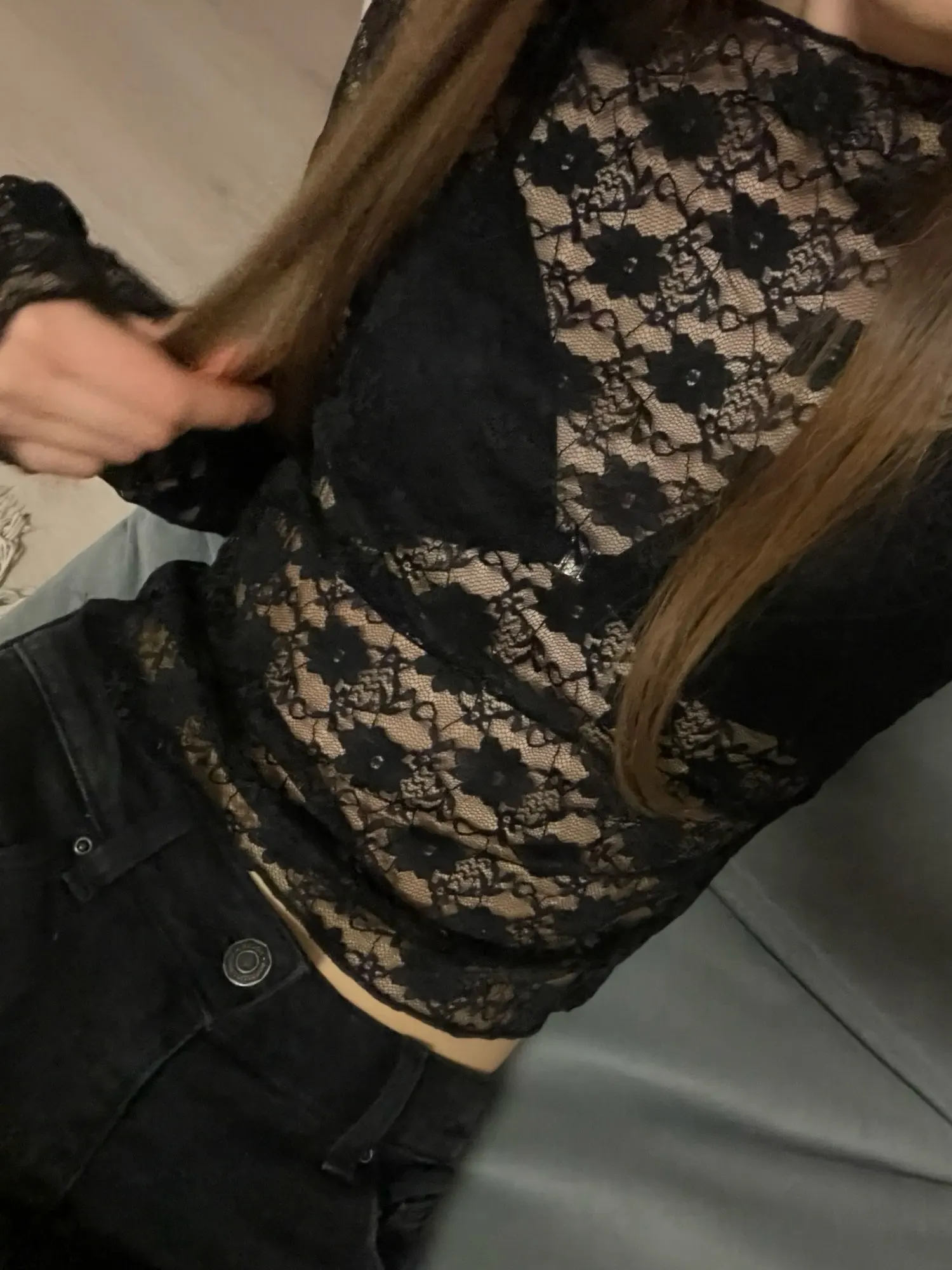Lace-Trimmed Long Sleeve Crop Top for Unforgettable Nights photo review