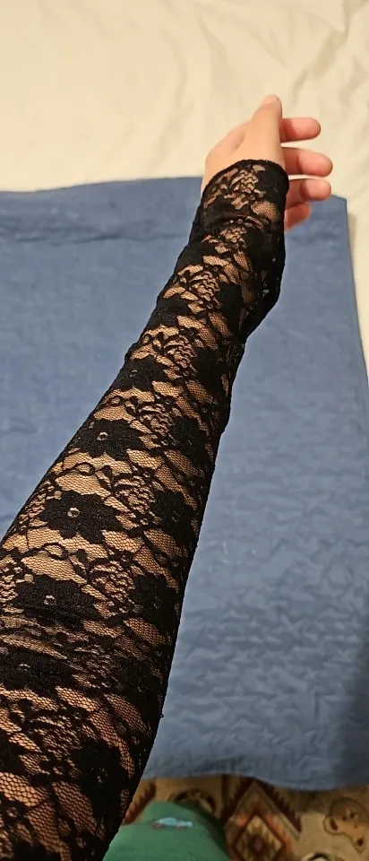 Lace-Trimmed Long Sleeve Crop Top For Unforgettable Nights Photo Review