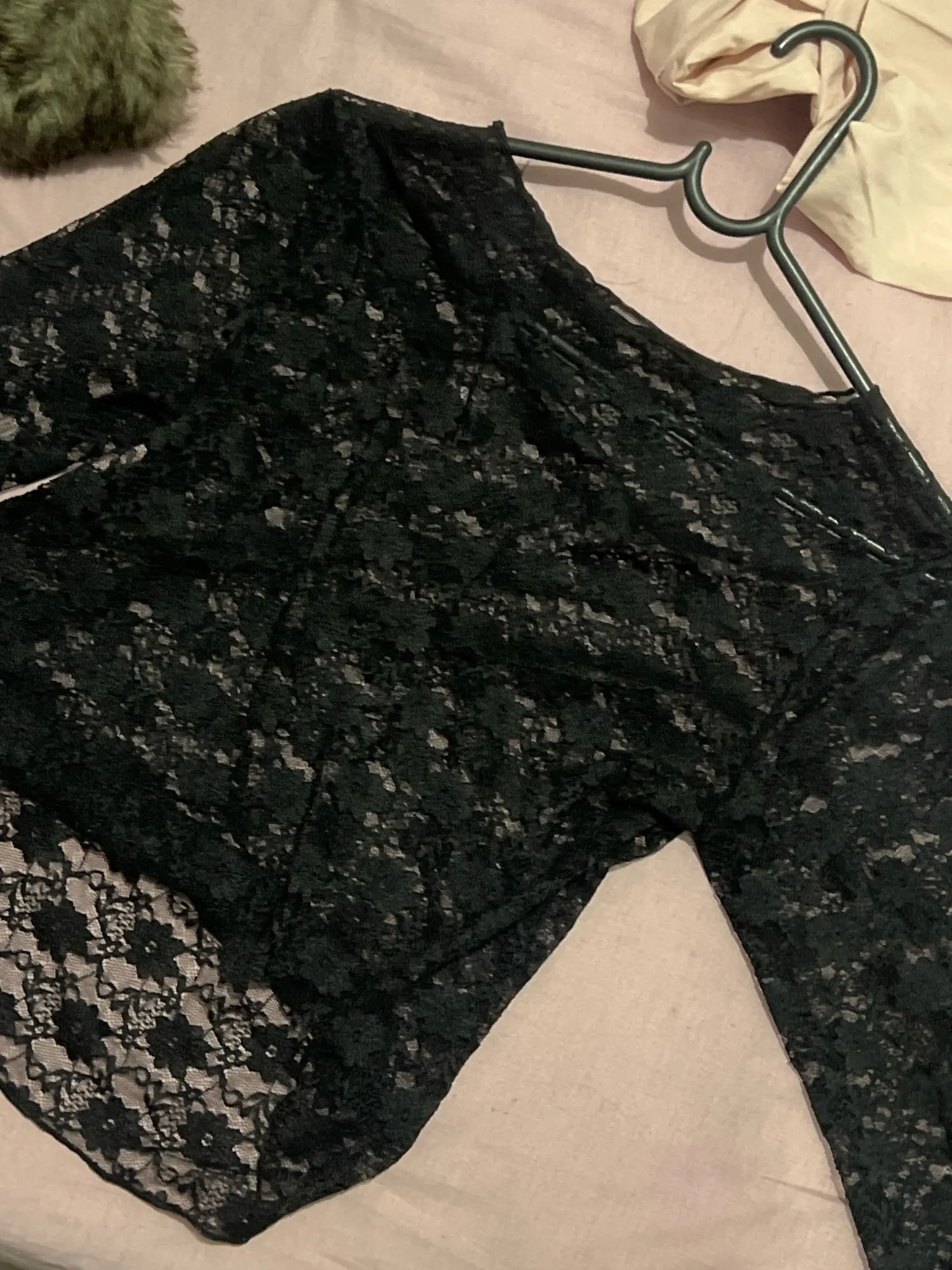 Lace-Trimmed Long Sleeve Crop Top for Unforgettable Nights photo review