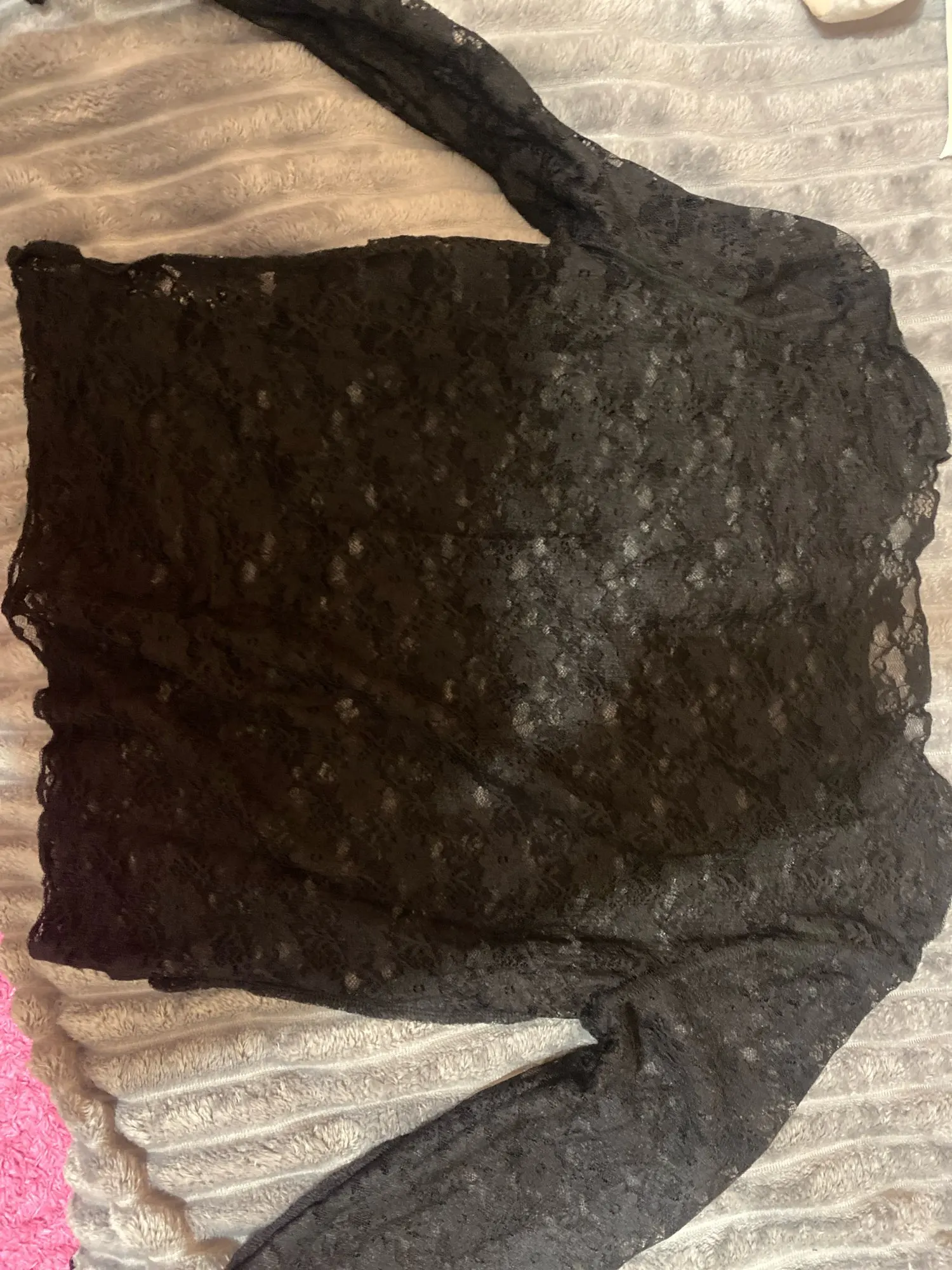 Lace-Trimmed Long Sleeve Crop Top for Unforgettable Nights photo review