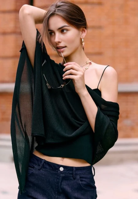 Stylish Backless Woolen Shawl for Glamorous Gatherings