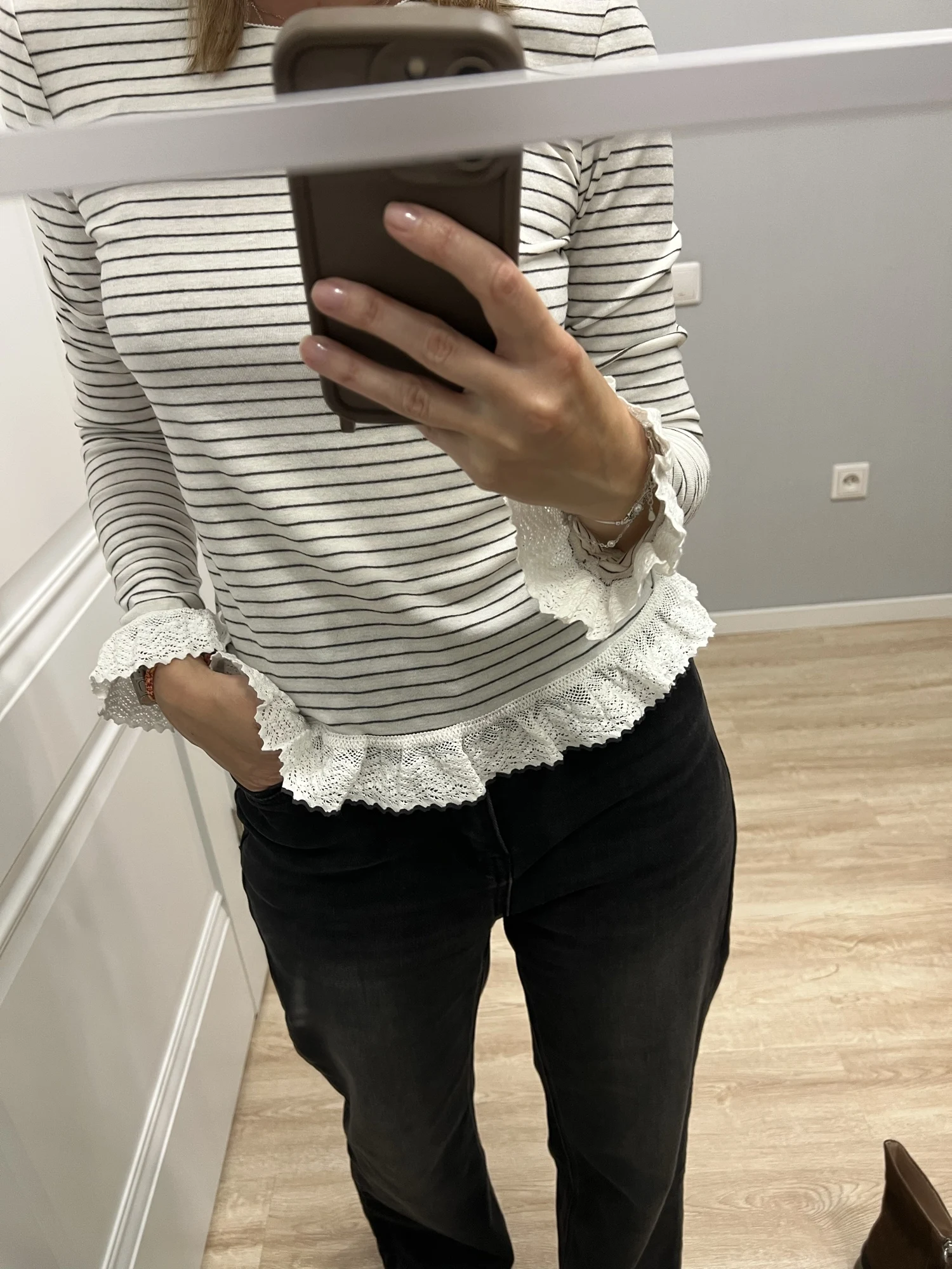 A8236abe24a694674b79fcb98287569ffE