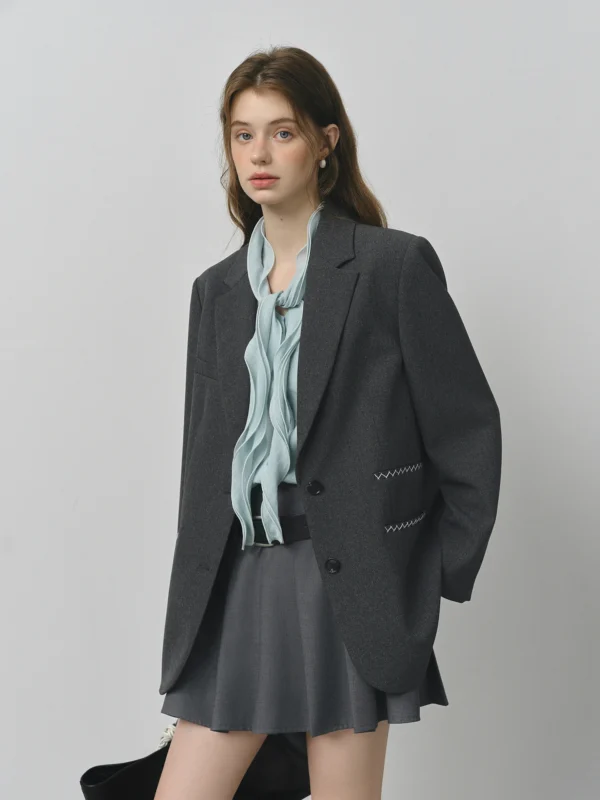 Contrast Color Line One-Pocket Suit Jacket in Dark Grey