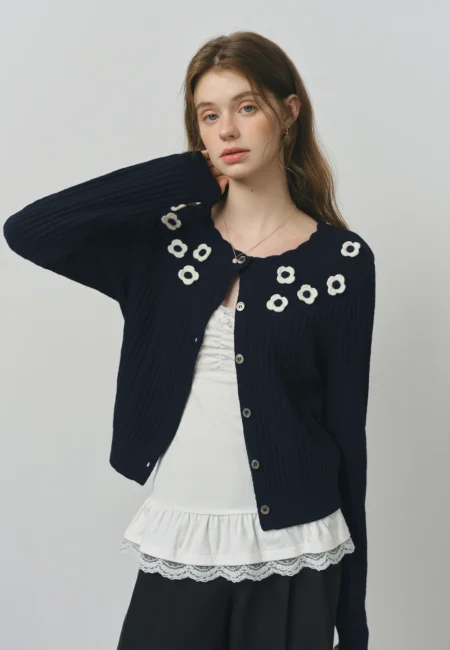 FSLE Autumn Women's Korean Sweet Color Block Cardigan Floral Detail Round Neck Open Front Casual Knit Top with Loose Fit