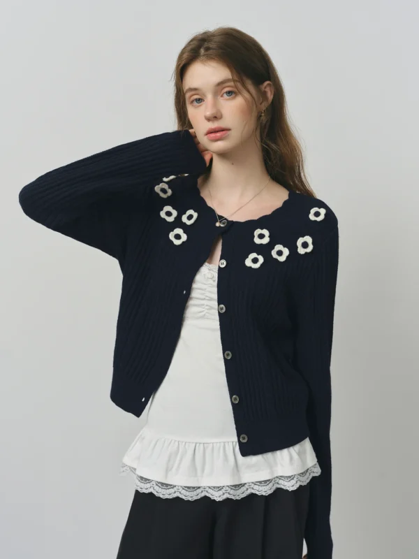 FSLE Autumn Women's Korean Sweet Color Block Cardigan Floral Detail Round Neck Open Front Casual Knit Top with Loose Fit