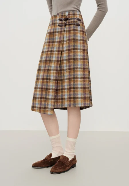 FSLE Vintage College Inspired Asymmetrical Slit Skirt for Women Winter New Arrival Versatile Fit Design Plaid Skirts