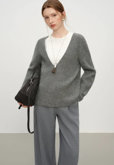 FSLE Winter Women's V Neck Loose Sweater Pure Wool Pullover Knit Top with Relaxed Fit for Casual Comfort