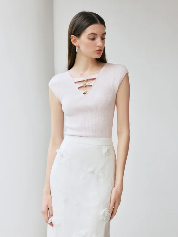 Women's Sleeveless V-Neck Knitted Top with Slim Fit