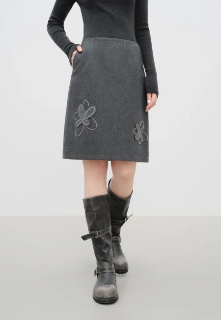 FSLE 【Premium Series】Luxury Casual Series Retro Style Flower Pearl Bead Embroidery Short Skirt Women Winter New Arrival