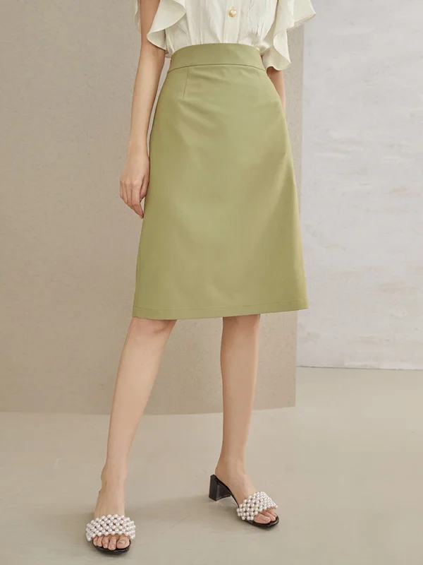 A-Line Knee-Length Skirt in Black and Green with Slight Stretch